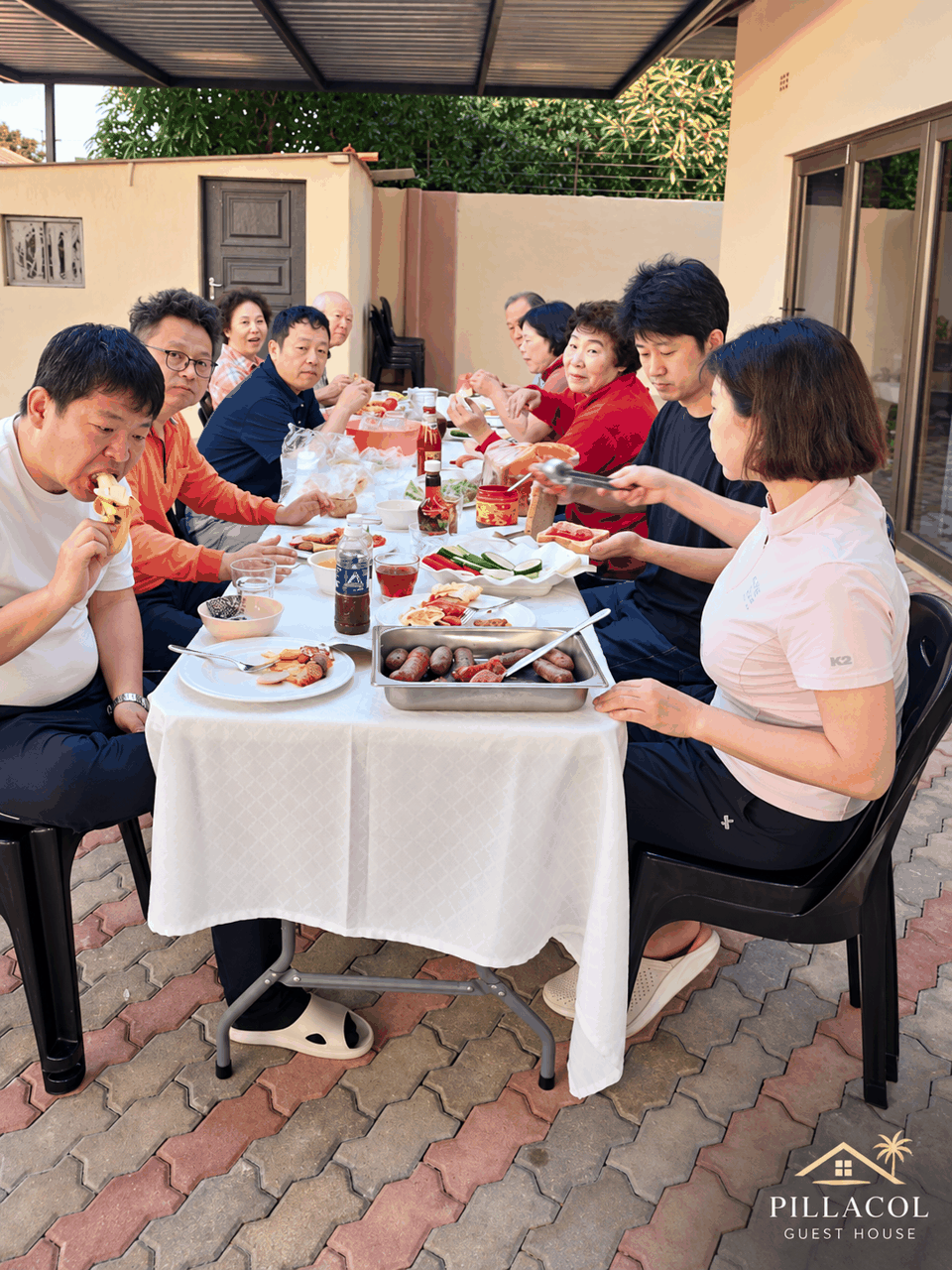 Group dining at Pillacol