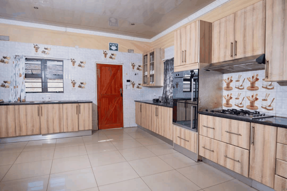 Kitchen and meal arrangements